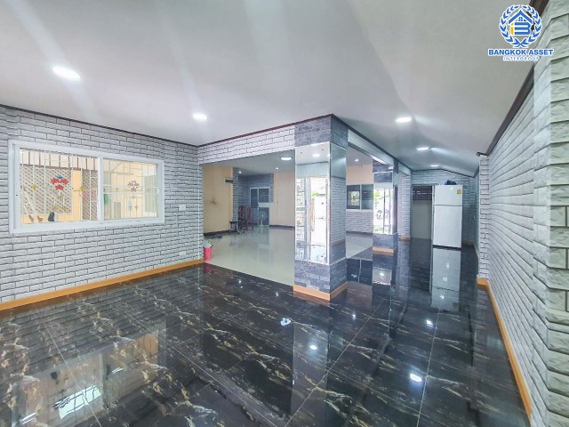 *****บ้านแฝดมือสอง ย่านบางแค ม.มณฑล8 เลียบคลองทวีวัฒนา เนื้อที่กว้างขวางมากถึง 44 ตร.ว. ฟังก์ชัน 3 ห้องนอน 3 ห้องน้ำ ที่จอดรถ 3 คัน บ้านกว้าง พื้นที่ใช้สอยเยอะ เชื่อมต่อทุกการเดินทางทั้ง ถนนเพชกษม, ถนนพุทธมณฑลสาย3, ถนนกาญจนาภิเษก ใกล้เดอะมอลล์บางแค และรถไฟฟ้าสายสีน้ำเงิน "สถานีหลักสอง"...